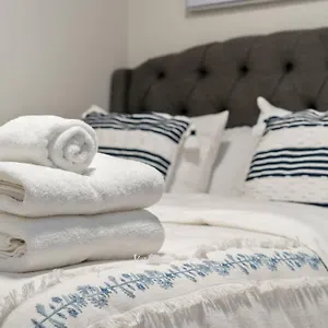 Apartment Modern Basement Gem: 2 Bedroom Retreat Calgary