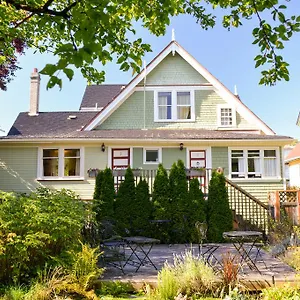 Ocean Island Garden Suites Victoria